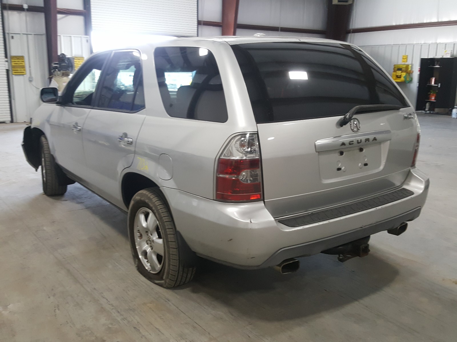 Photo 3 from auction – 2005 ACURA MDX with VIN 2HNYD18235H502744