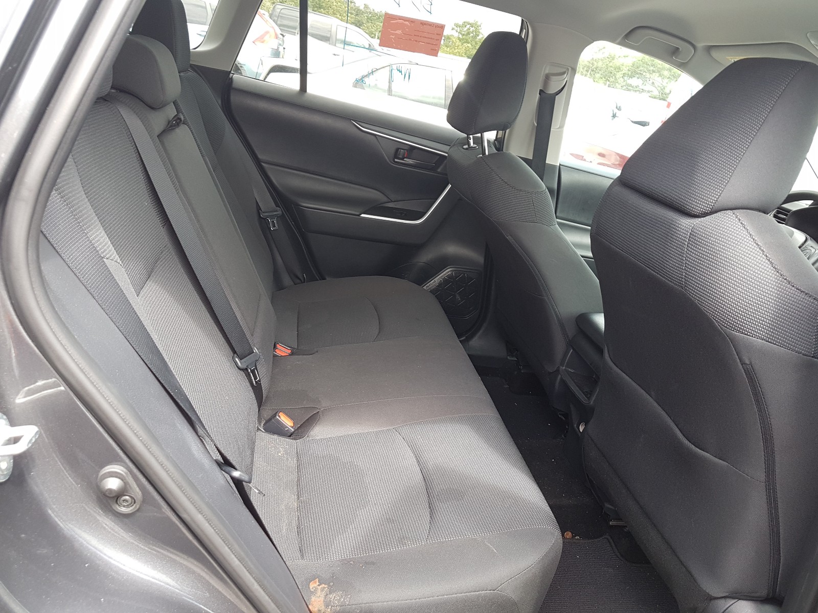 Photo 6 from auction – 2019 TOYOTA RAV4 LE with VIN 2T3H1RFV2KW019512