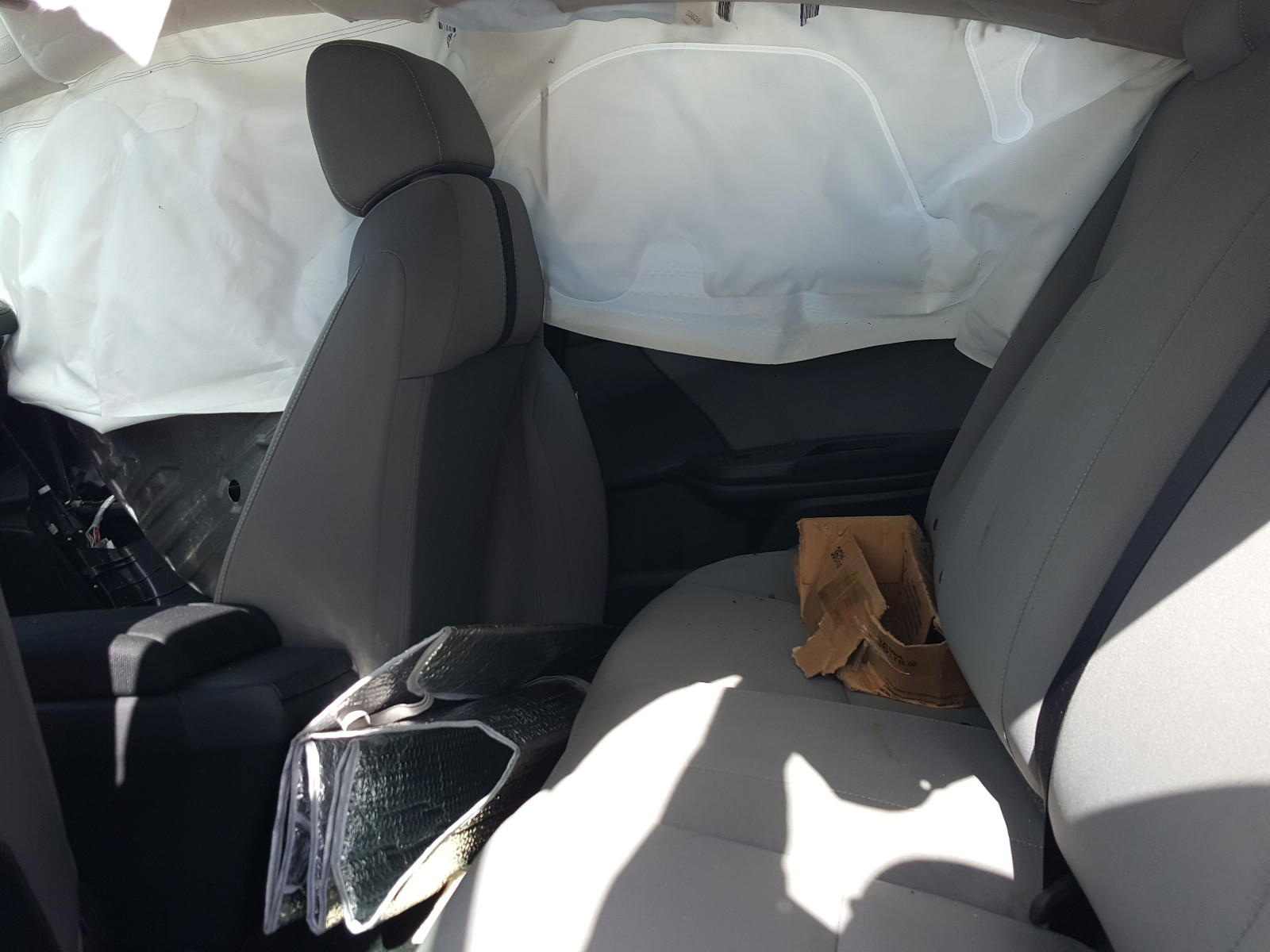 Photo 6 from auction – 2017 HONDA CIVIC LX with VIN 19XFC2F56HE030235