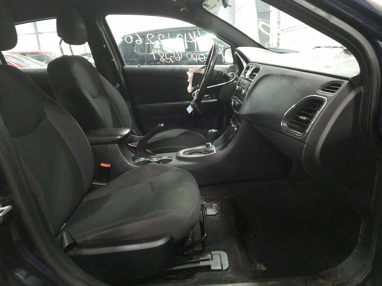 Photo 5 from auction – 2012 CHRYSLER 200 TOURIN with VIN 1C3CCBBB8CN197803