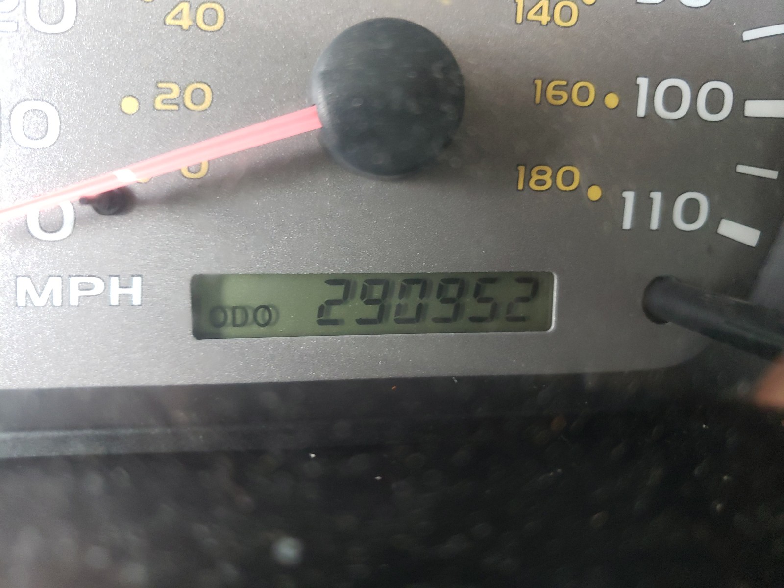 Photo 8 from auction – 2002 TOYOTA SEQUOIA LI with VIN 5TDZT38A42S115231
