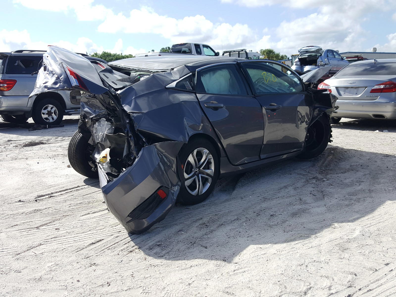 Photo 4 from auction – 2017 HONDA CIVIC LX with VIN 19XFC2F56HE030235