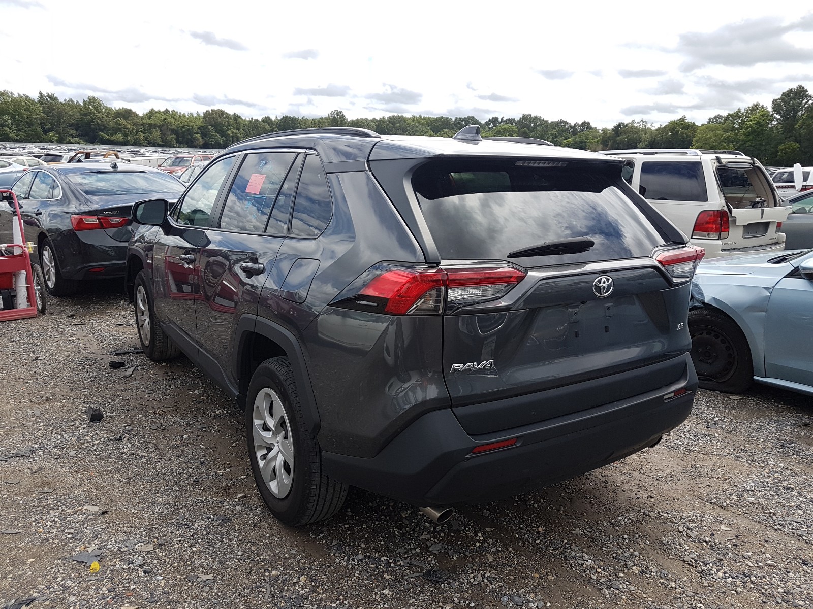 Photo 3 from auction – 2019 TOYOTA RAV4 LE with VIN 2T3H1RFV2KW019512