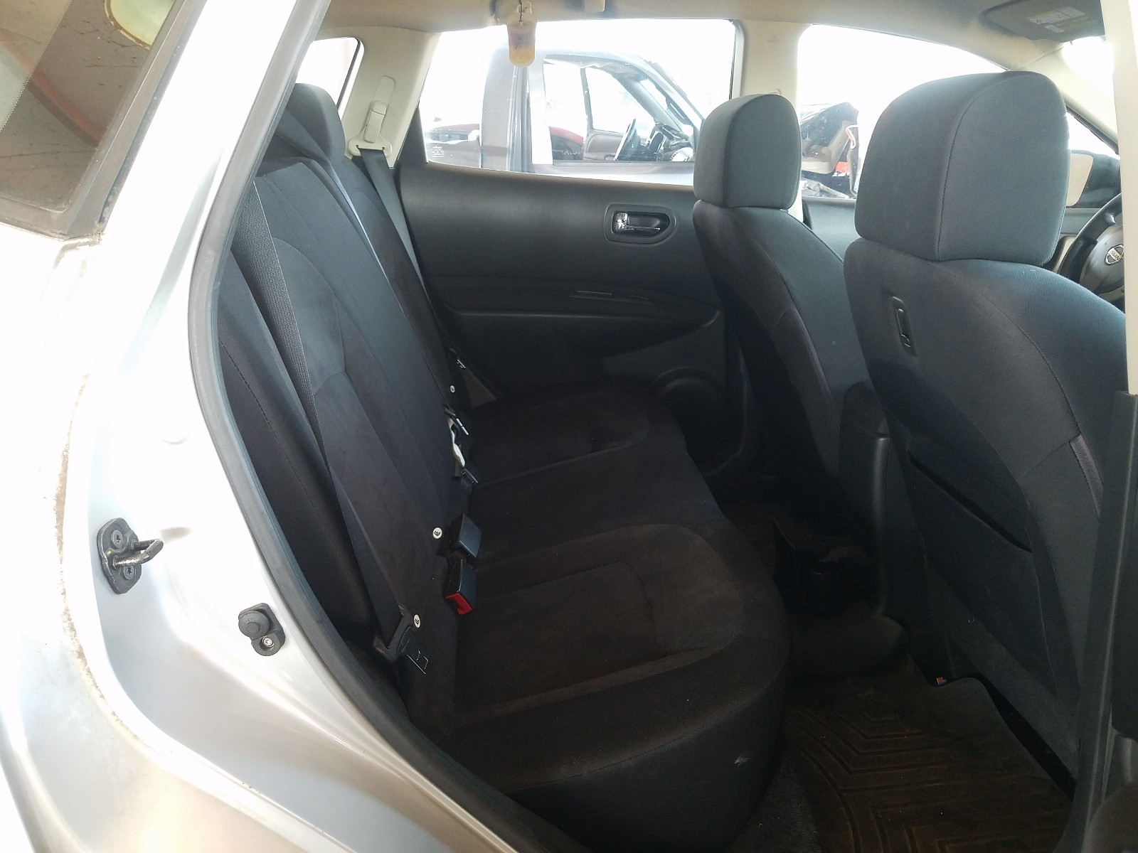 Photo 6 from auction – 2010 NISSAN ROGUE S with VIN JN8AS5MT0AW506589