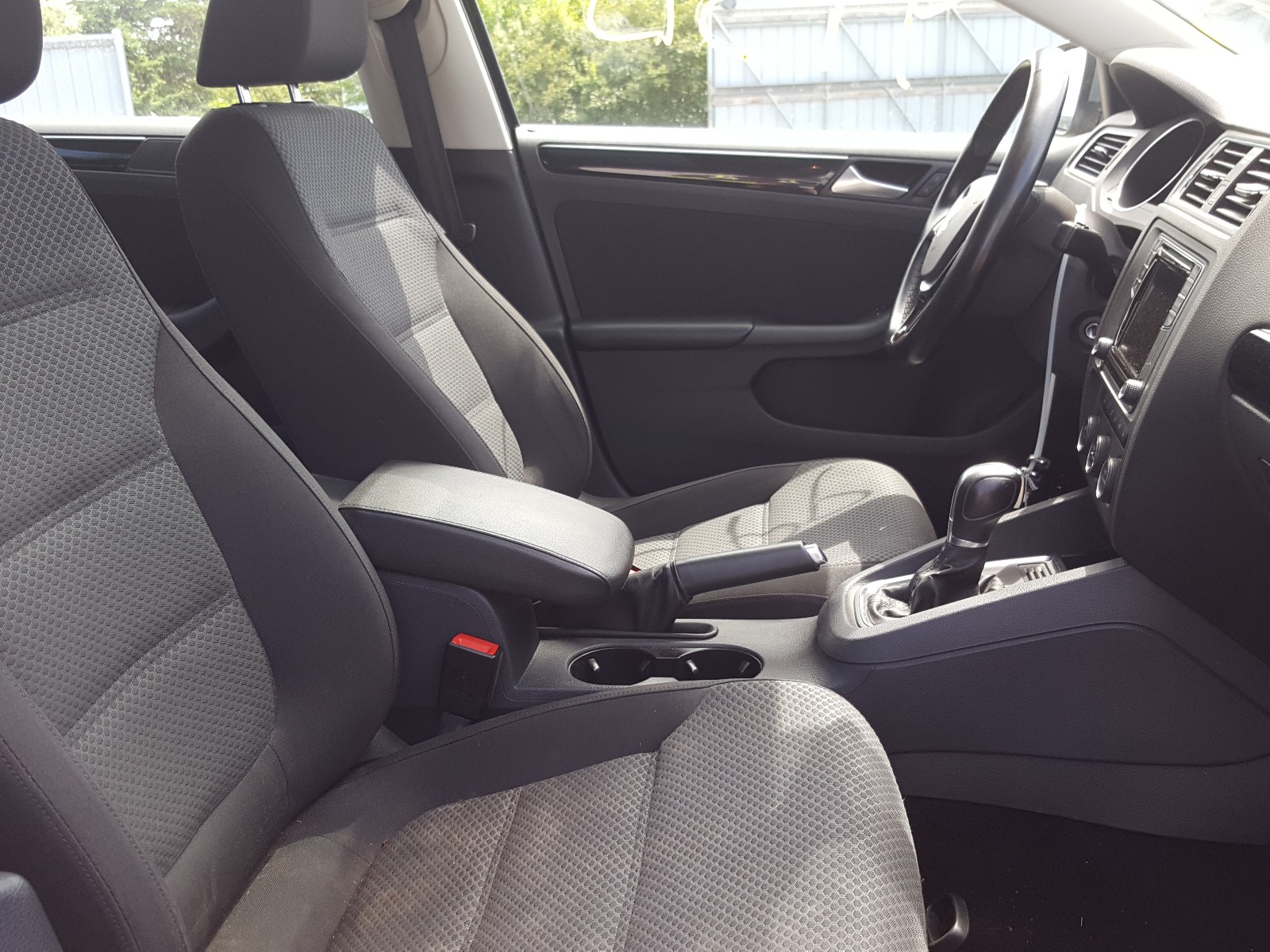 Photo 5 from auction – 2016 VOLKSWAGEN JETTA COMF with VIN 3VWD07AJ7GM387605