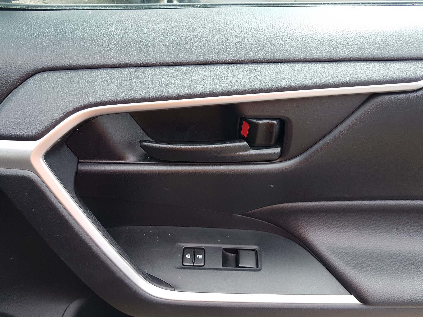 Photo 9 from auction – 2019 TOYOTA RAV4 LE with VIN 2T3H1RFV2KW019512