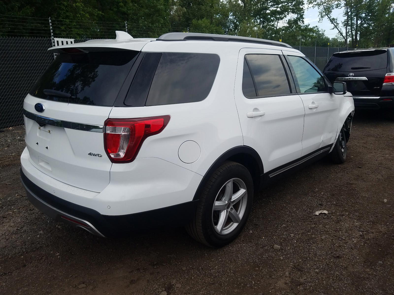 Photo 4 from auction – 2017 FORD EXPLORER X with VIN 1FM5K8D80HGC50450