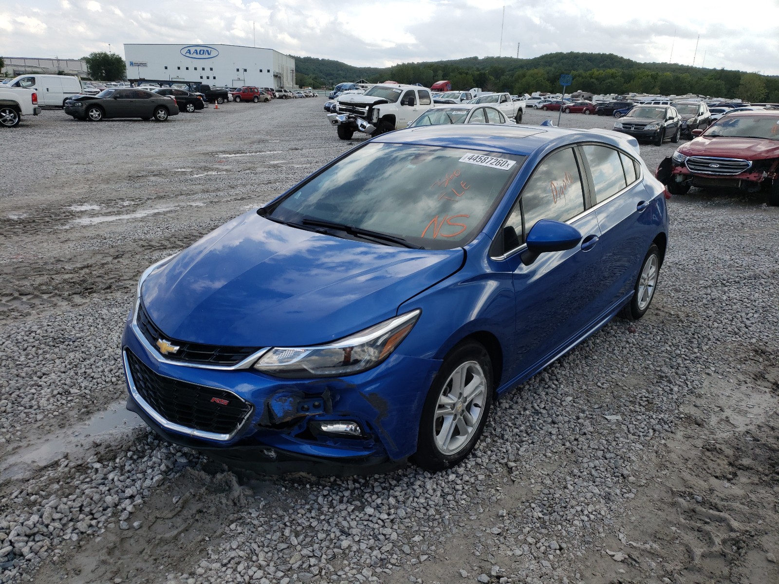 Photo 2 from auction – 2017 CHEVROLET CRUZE LT with VIN 3G1BE6SM1HS505989