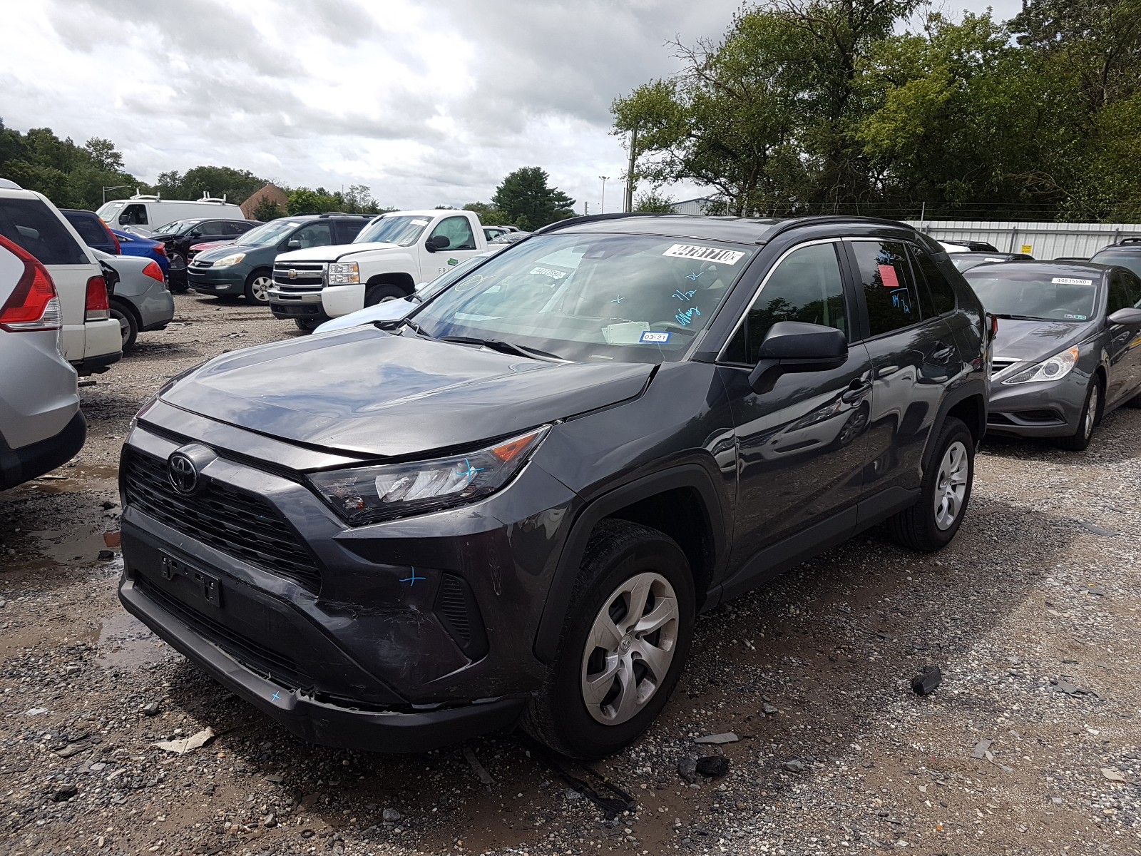 Photo 2 from auction – 2019 TOYOTA RAV4 LE with VIN 2T3H1RFV2KW019512