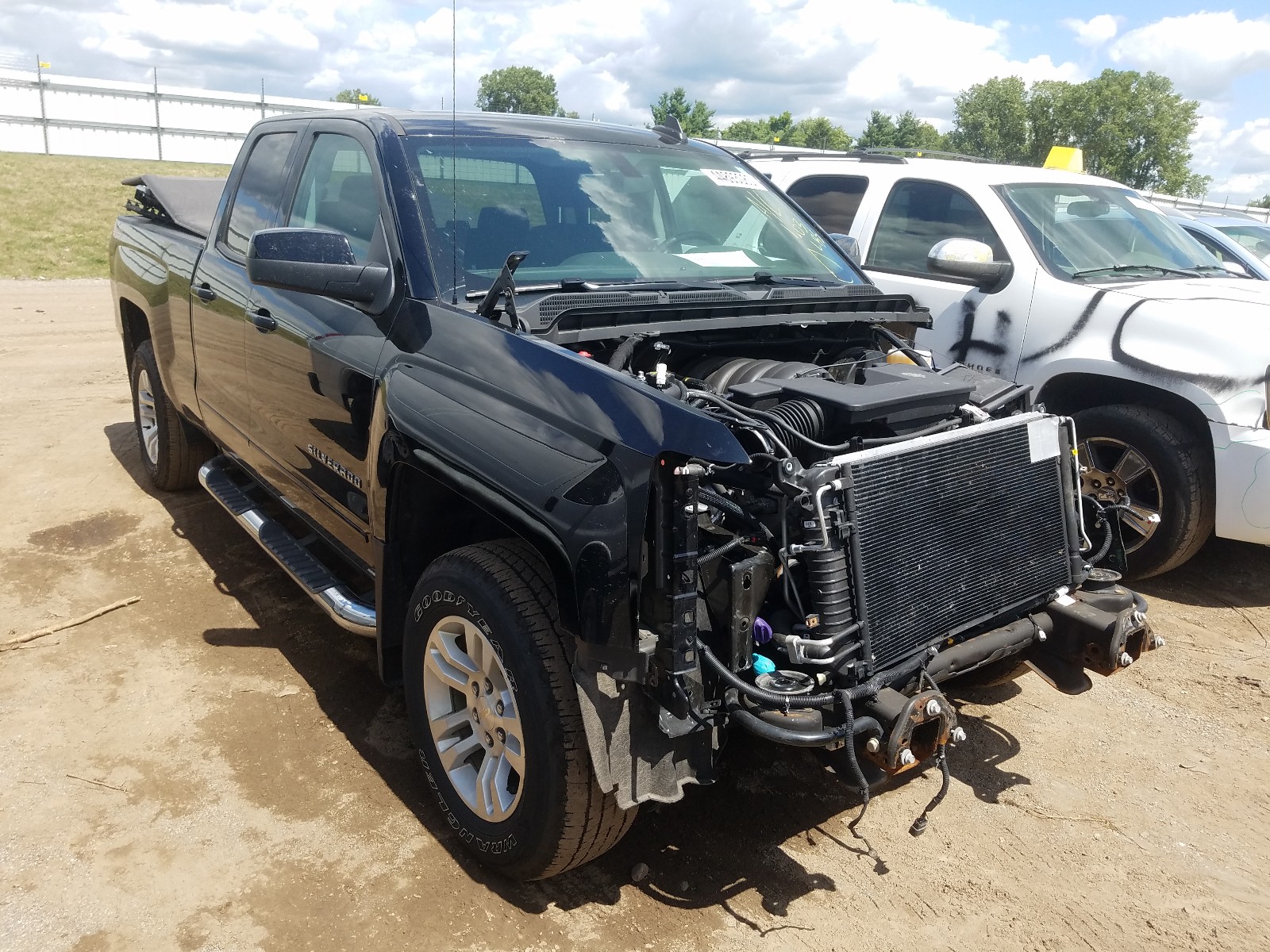 CHEVROLET SILVERADO 2018 with VIN 1GCVKREC4JZ366693 - Photo from auction