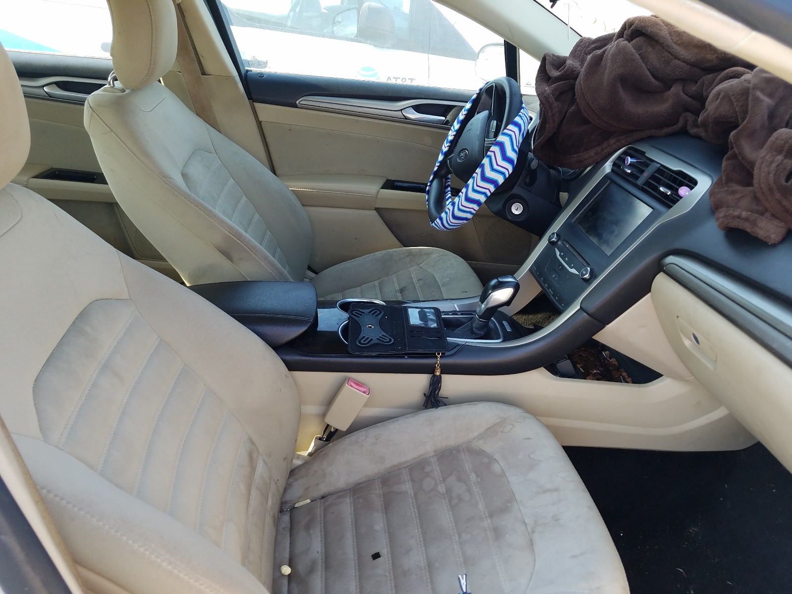 Photo 5 from auction – 2013 FORD FUSION SE with VIN 3FA6P0HR1DR232935