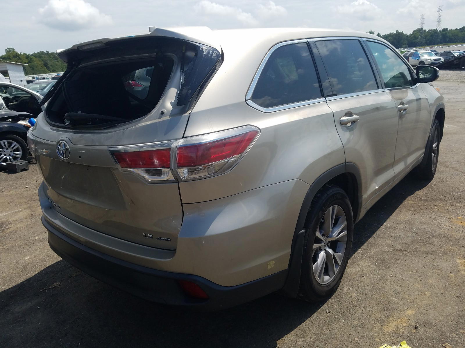 Photo 4 from auction – 2014 TOYOTA HIGHLANDER with VIN 5TDBKRFH9ES041333