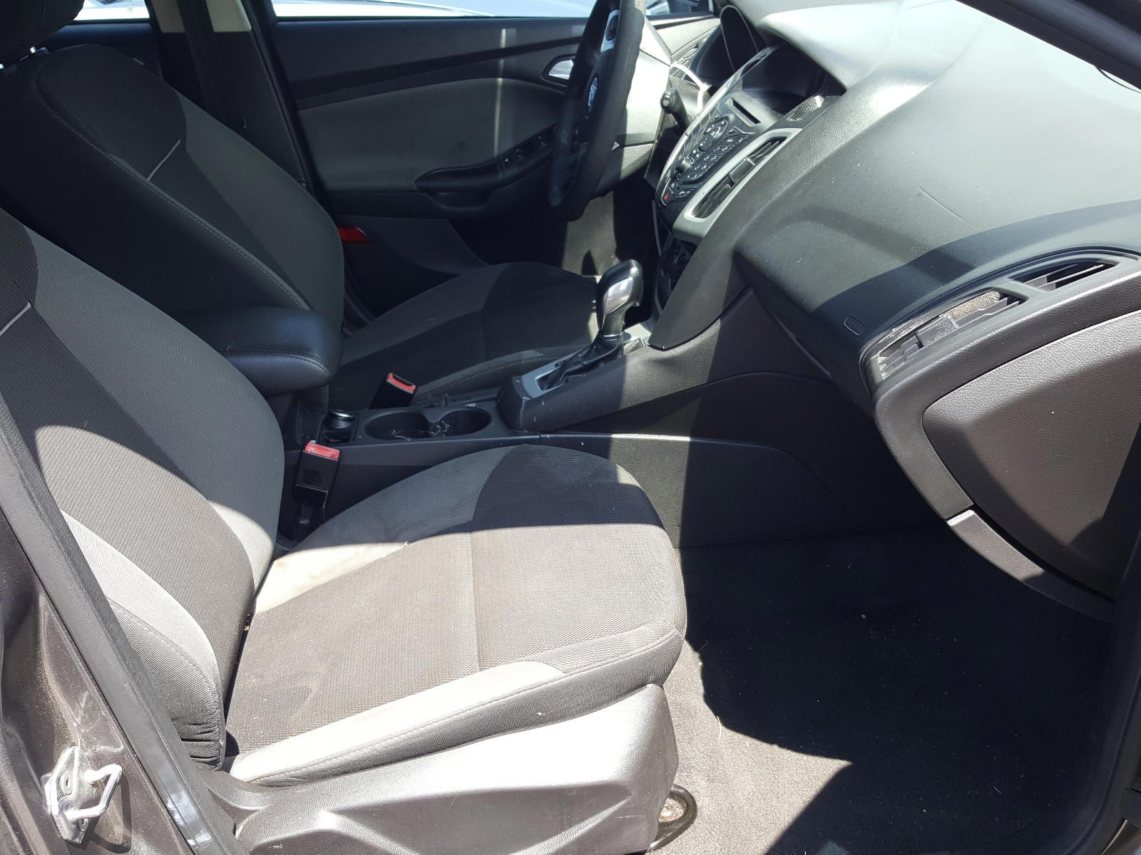 Photo 5 from auction – 2013 FORD FOCUS SE with VIN 1FADP3K22DL139537