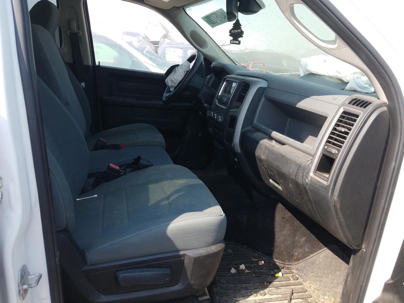 Photo 5 from auction – 2016 RAM 1500 ST with VIN 1C6RR7KT0GS212951