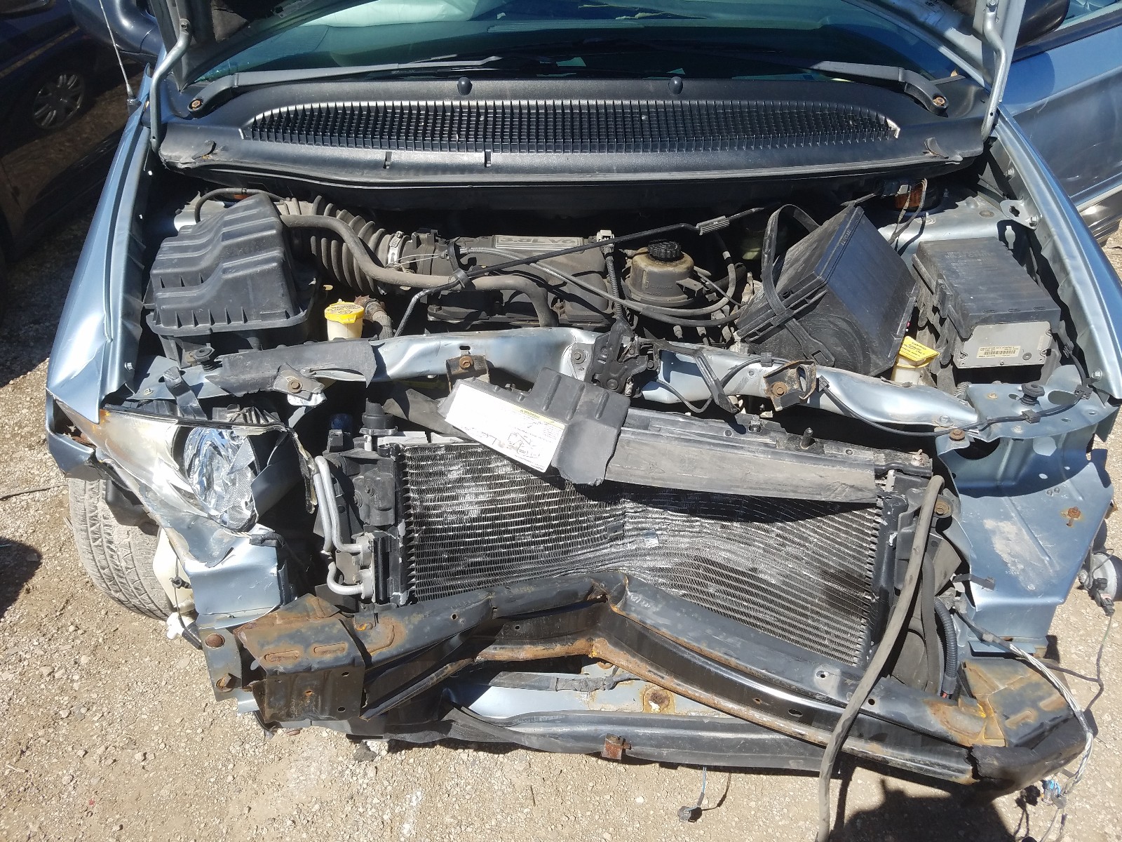 Photo 7 from auction – 2004 CHRYSLER TOWN & COU with VIN 2C4GP54L84R596370