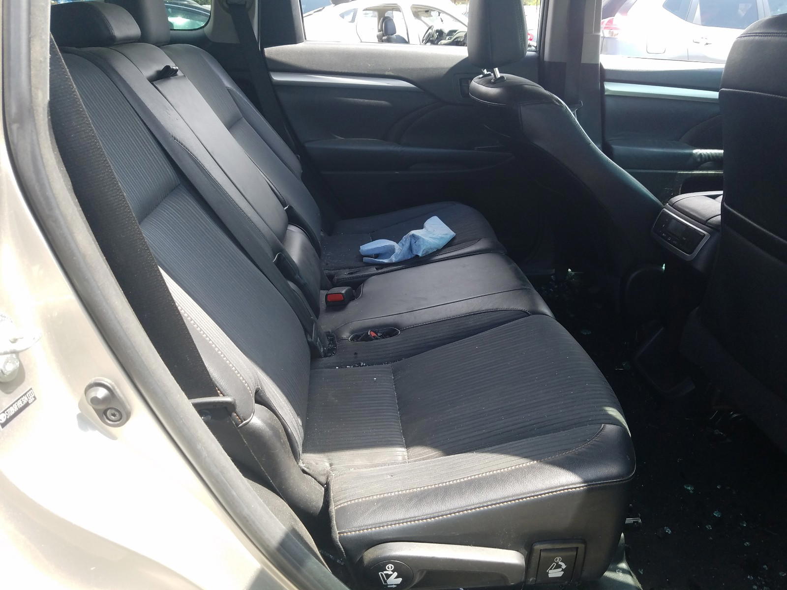 Photo 6 from auction – 2014 TOYOTA HIGHLANDER with VIN 5TDBKRFH9ES041333