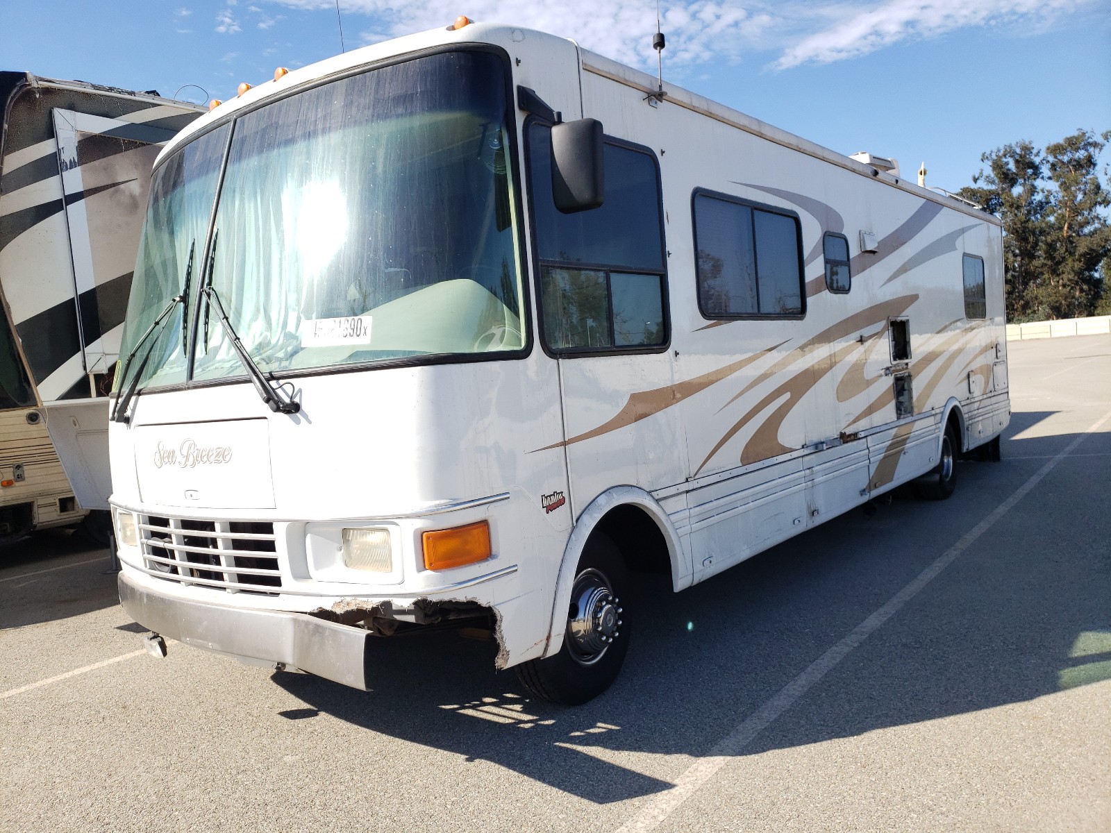 Photo 2 from auction – 1994 NATL SEABREEZE with VIN 3FCMF53G9RJA02749