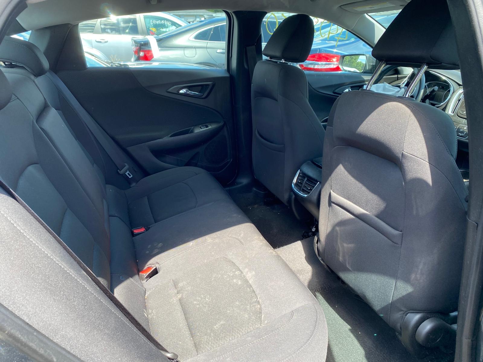 Photo 16 from auction – 2018 CHEVROLET MALIBU LT with VIN 1G1ZD5ST1JF101460