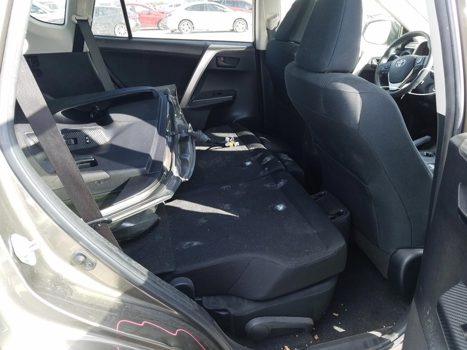 Photo 6 from auction – 2014 TOYOTA RAV4 LE with VIN JTMZFREV2ED040675