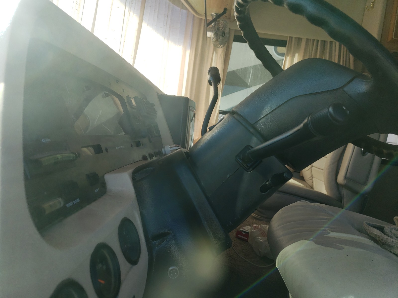 Photo 8 from auction – 1994 NATL SEABREEZE with VIN 3FCMF53G9RJA02749