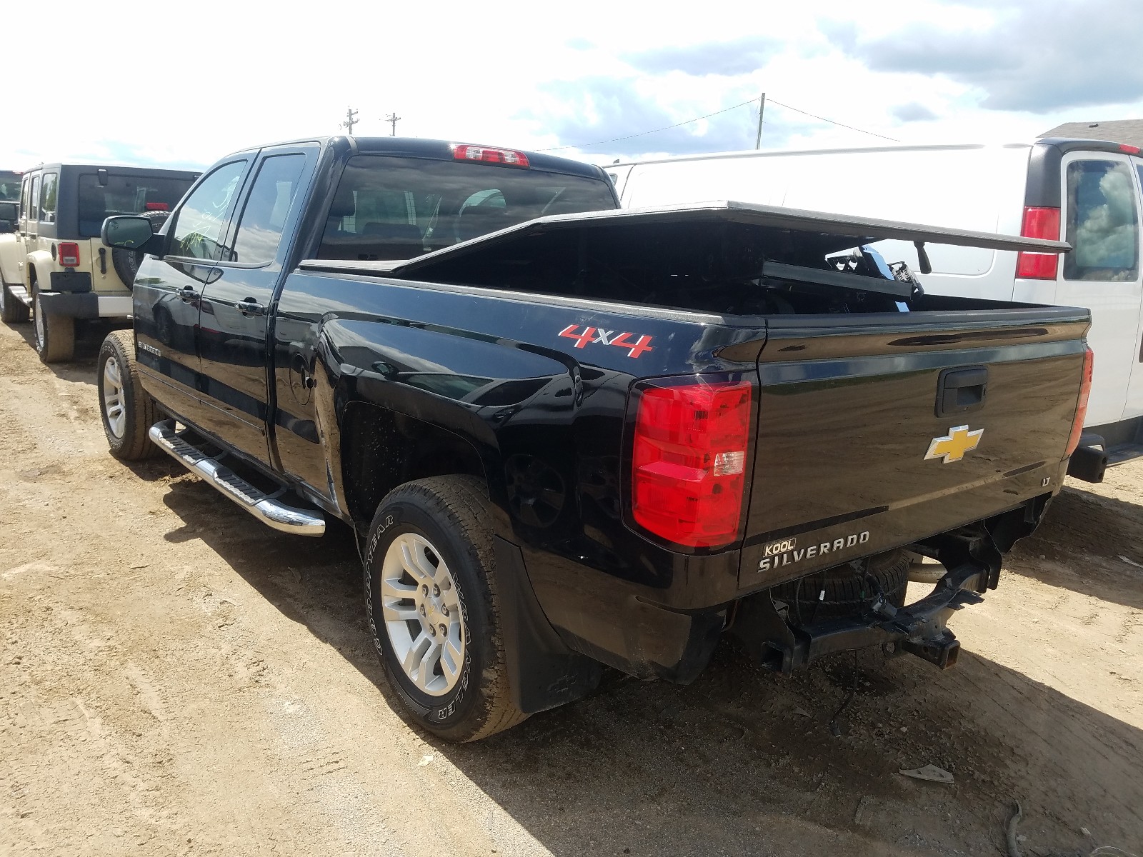 Photo 3 from auction – 2018 CHEVROLET SILVERADO with VIN 1GCVKREC4JZ366693