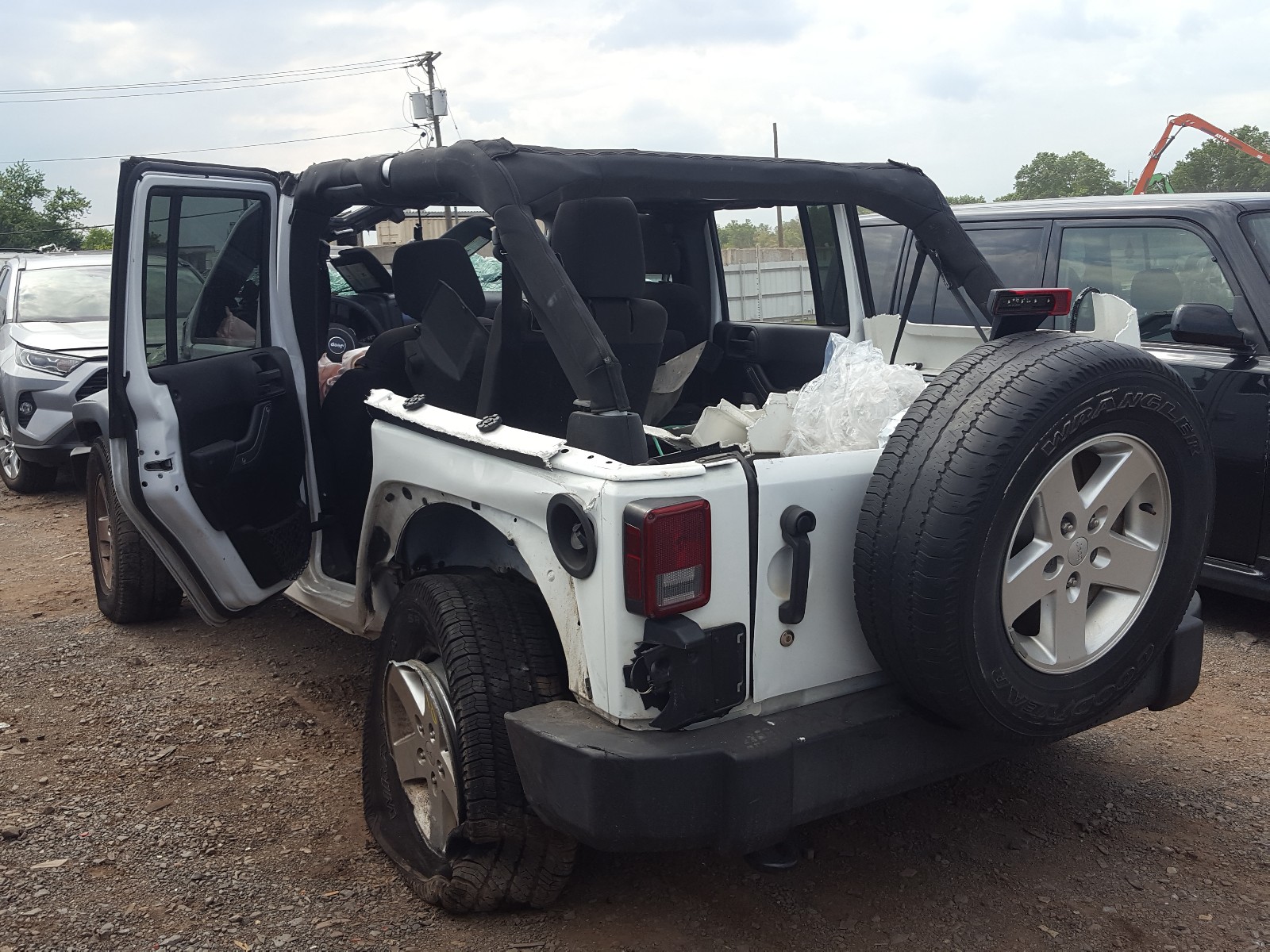 Photo 3 from auction – 2013 JEEP WRANGLER U with VIN 1C4HJWDGXDL648573