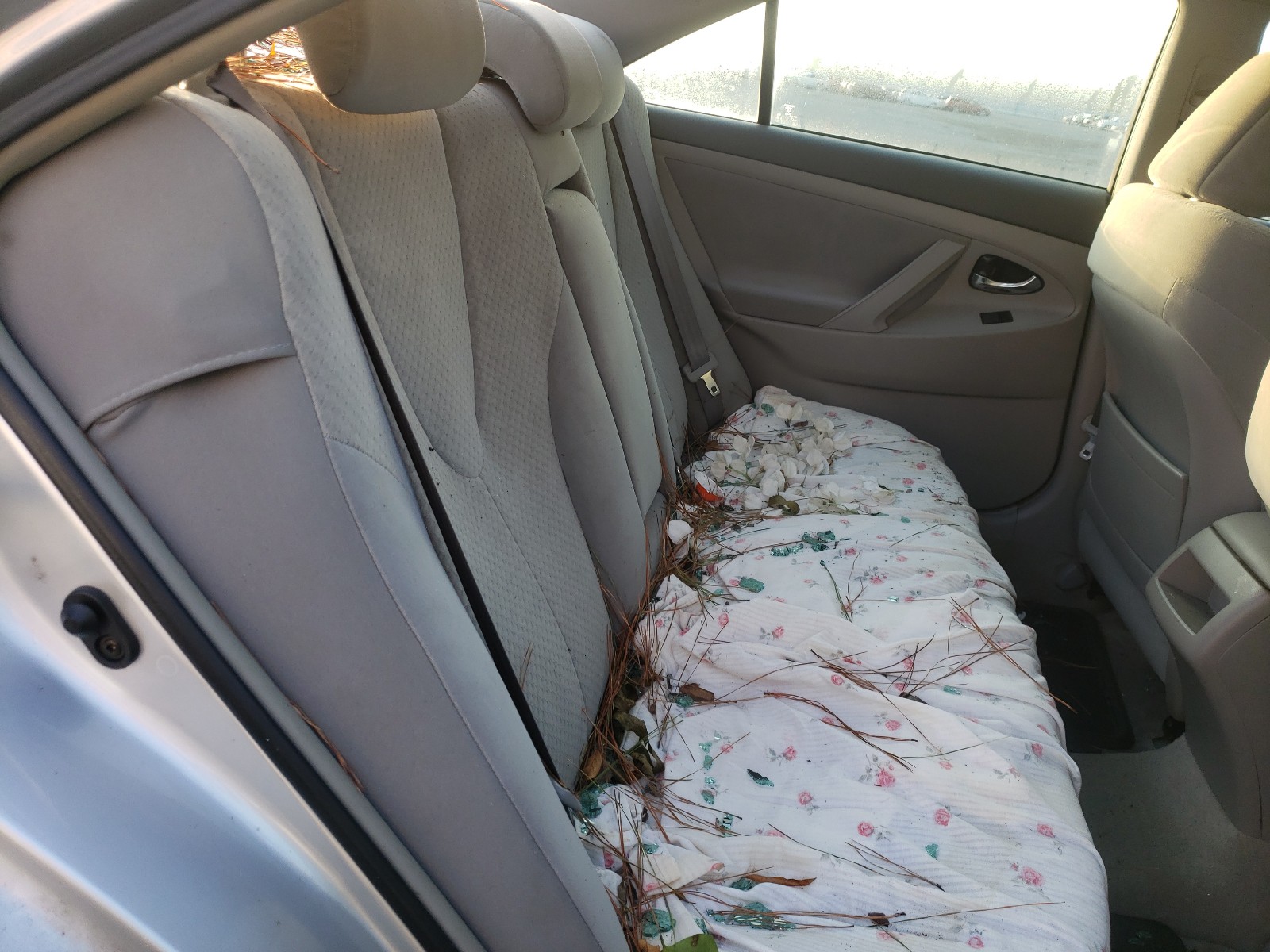 Photo 6 from auction – 2007 TOYOTA CAMRY CE with VIN 4T1BE46K47U026237