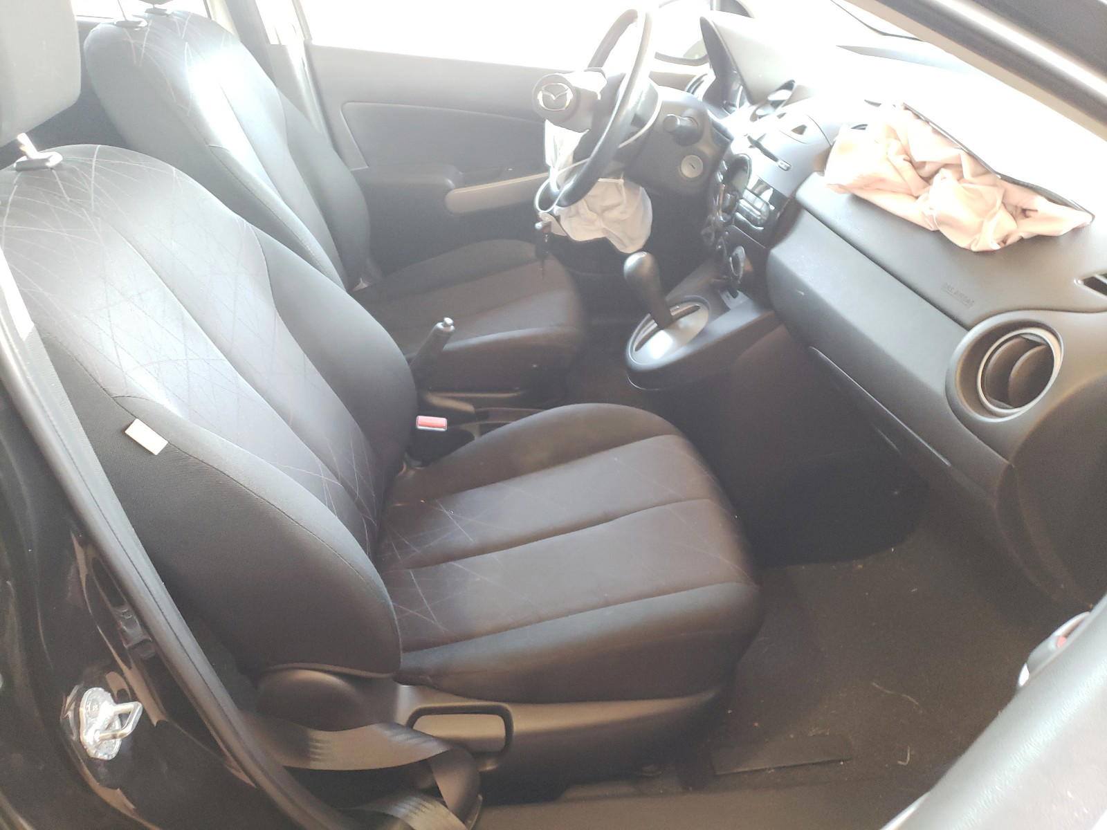 Photo 5 from auction – 2013 MAZDA MAZDA2 with VIN JM1DE1KZ3D0163557