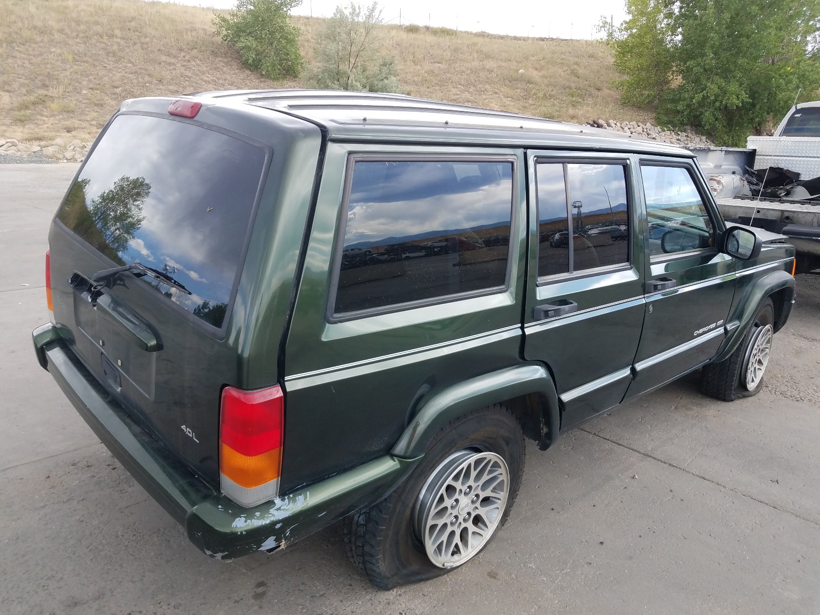 Photo 4 from auction – 1998 JEEP CHEROKEE L with VIN 1J4FT78S7WL272417