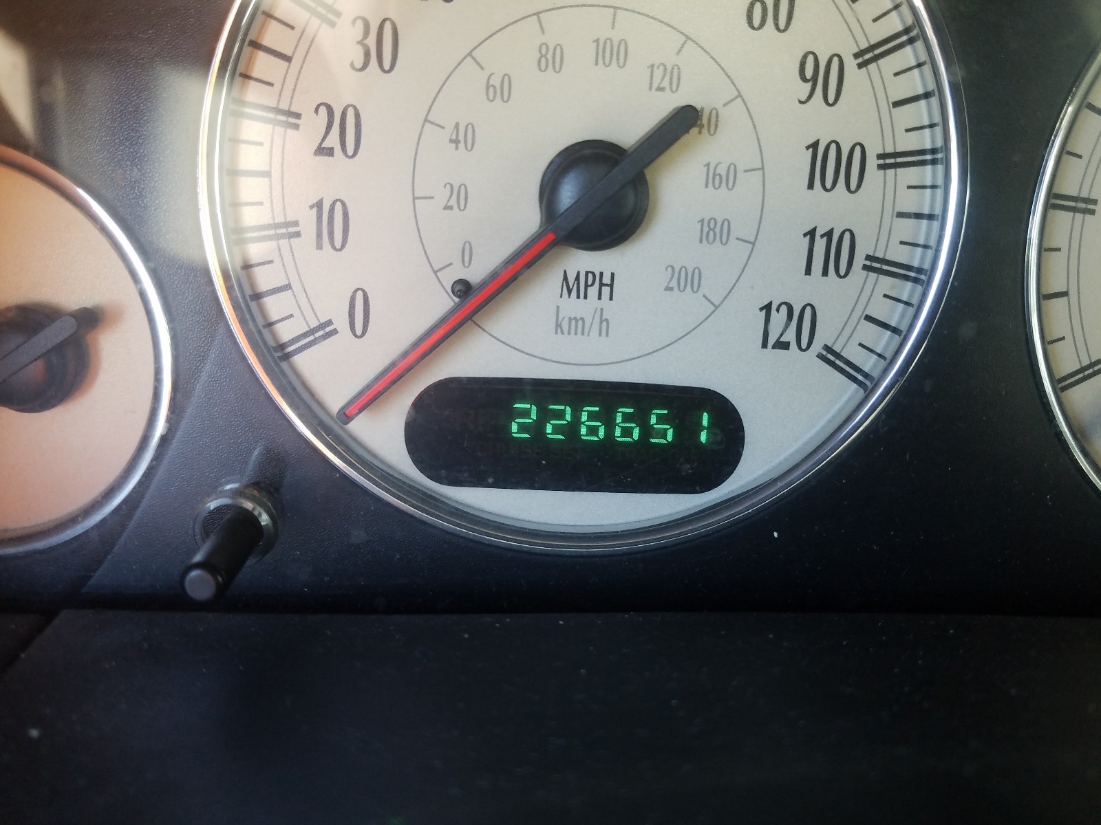 Photo 8 from auction – 2004 CHRYSLER TOWN & COU with VIN 2C4GP54L84R596370