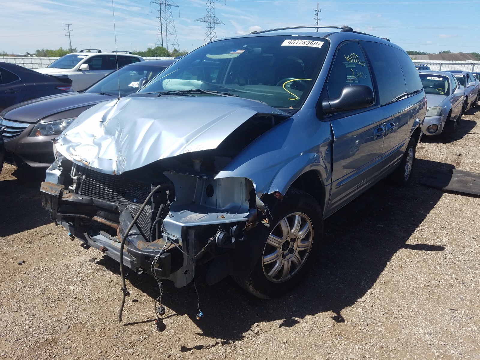 Photo 2 from auction – 2004 CHRYSLER TOWN & COU with VIN 2C4GP54L84R596370