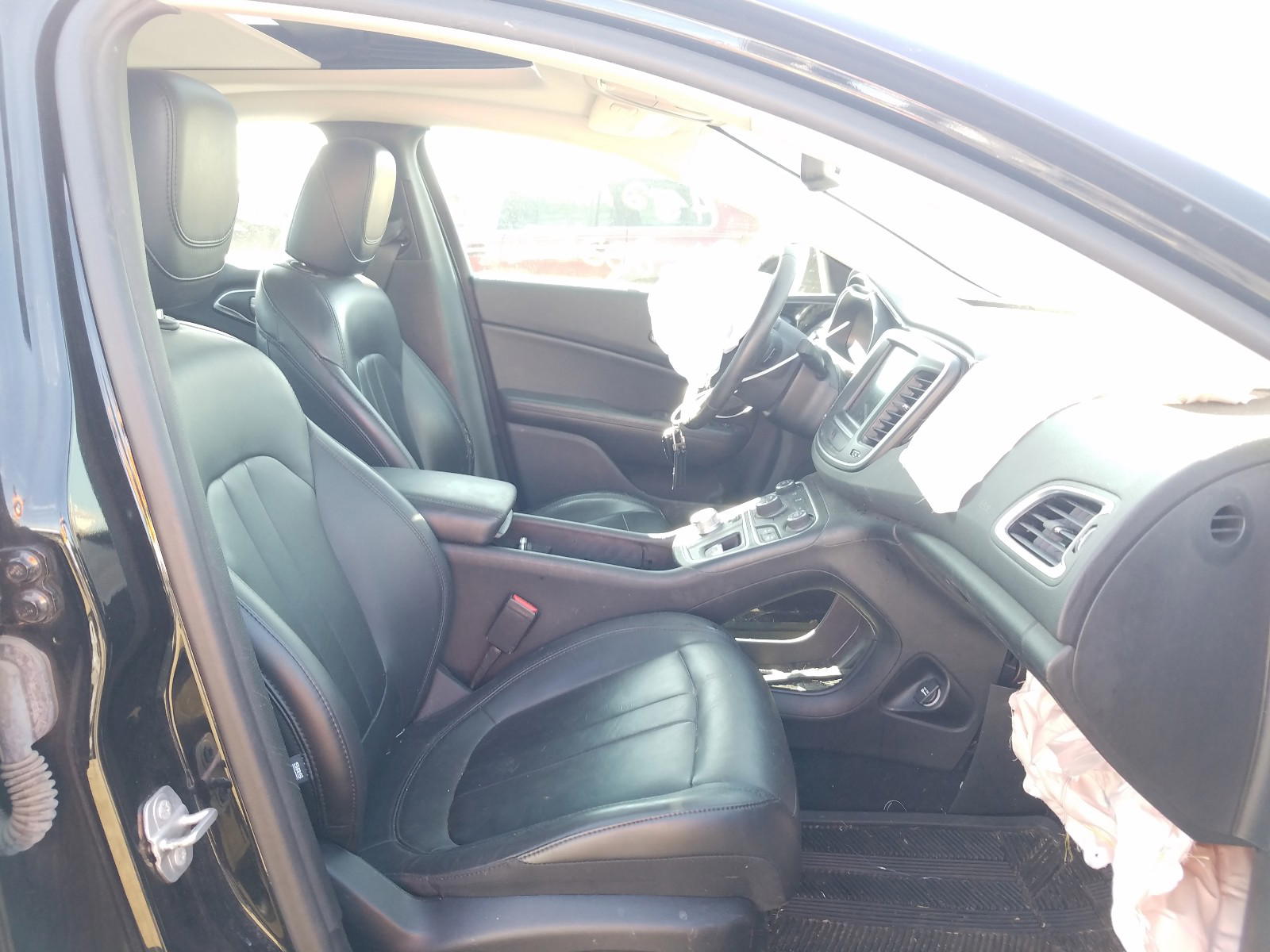 Photo 5 from auction – 2015 CHRYSLER 200 C with VIN 1C3CCCCB4FN759964