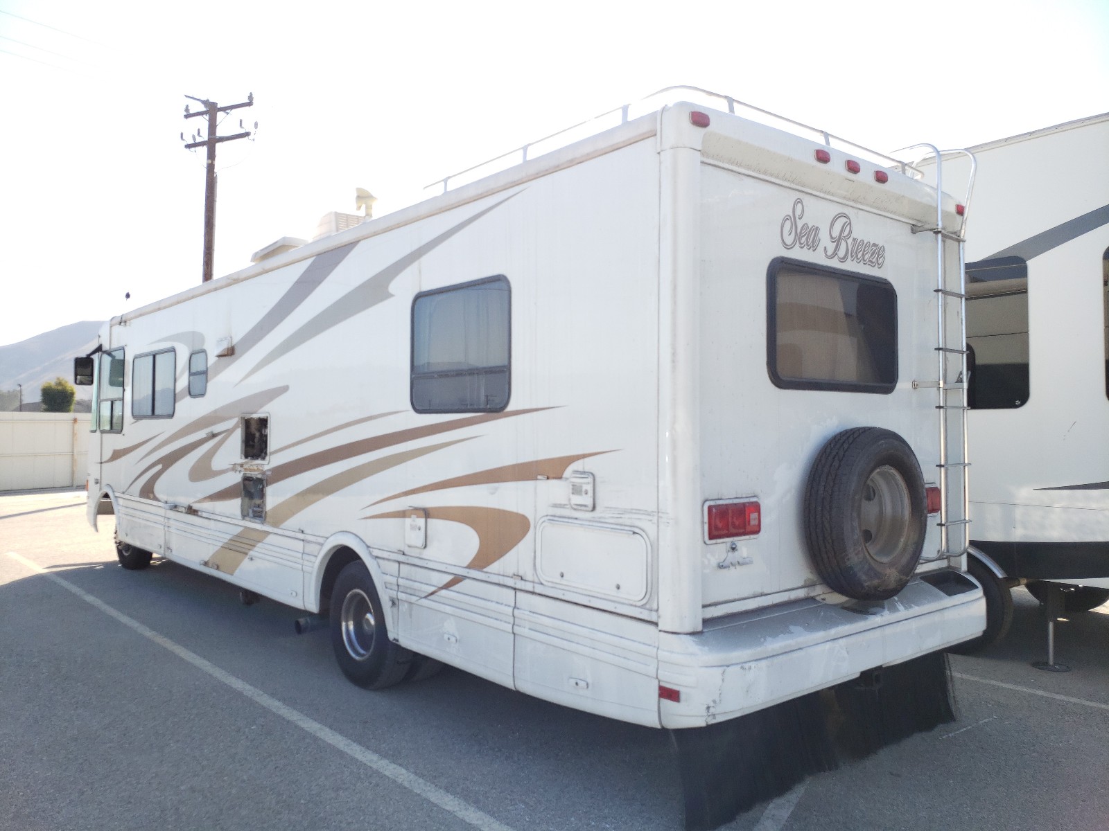 Photo 3 from auction – 1994 NATL SEABREEZE with VIN 3FCMF53G9RJA02749
