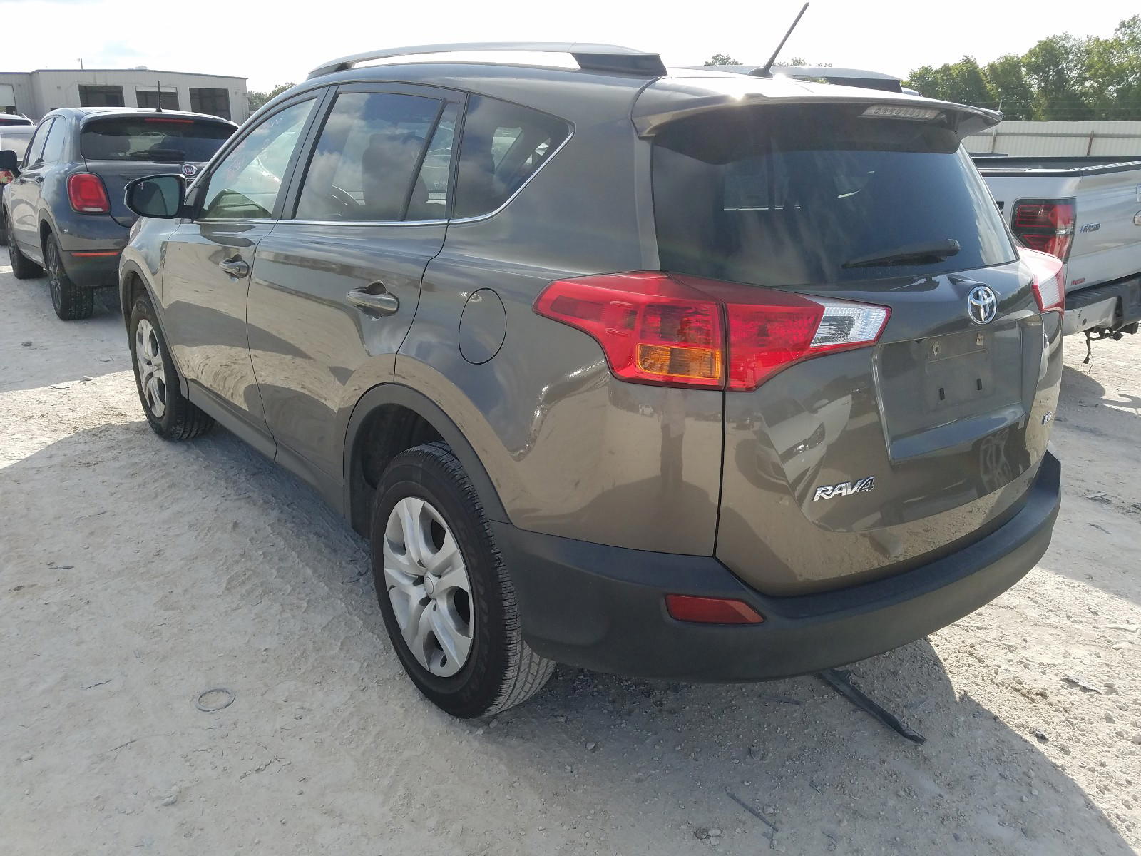 Photo 3 from auction – 2014 TOYOTA RAV4 LE with VIN JTMZFREV2ED040675