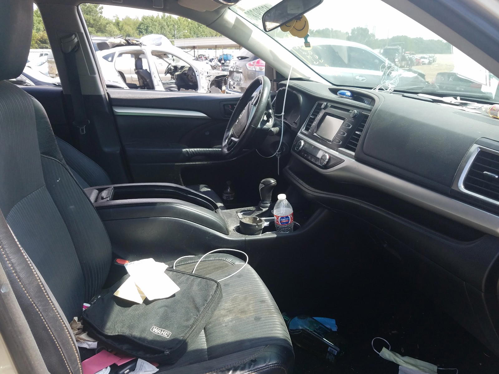 Photo 5 from auction – 2014 TOYOTA HIGHLANDER with VIN 5TDBKRFH9ES041333