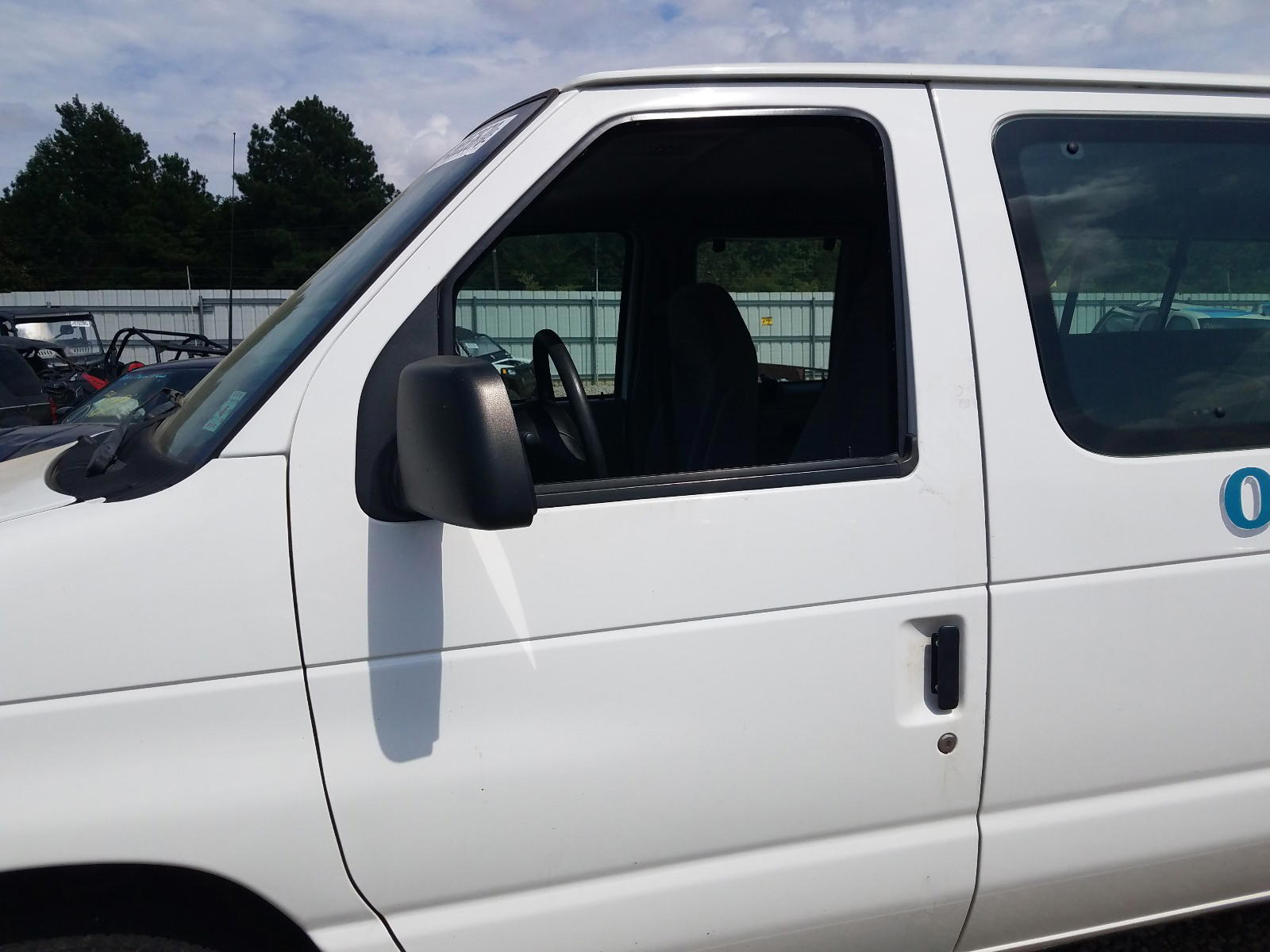 Photo 9 from auction – 2002 FORD ECONOLINE with VIN 1FBSS31L02HA64982