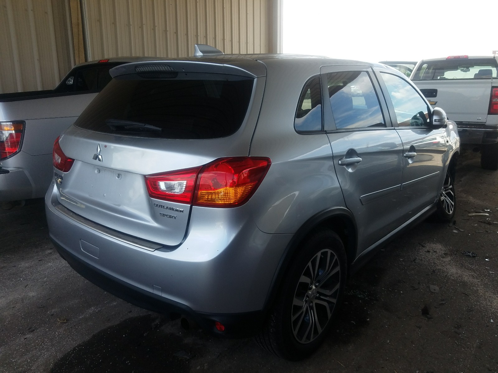 Photo 4 from auction – 2017 MITSUBISHI OUTLANDER with VIN JA4AP3AU9HZ008862