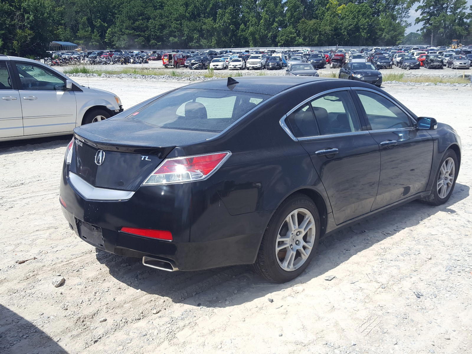 Photo 4 from auction – 2010 ACURA TL with VIN 19UUA8F52AA000482