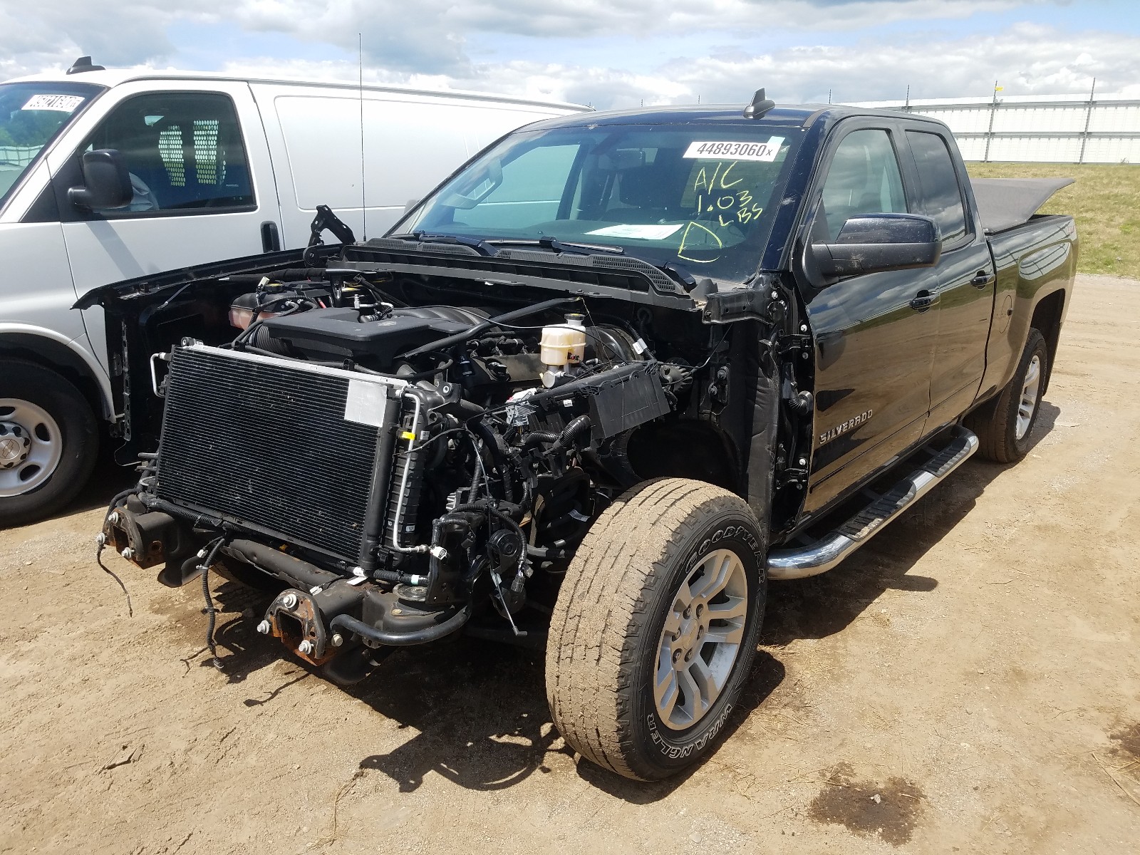Photo 2 from auction – 2018 CHEVROLET SILVERADO with VIN 1GCVKREC4JZ366693