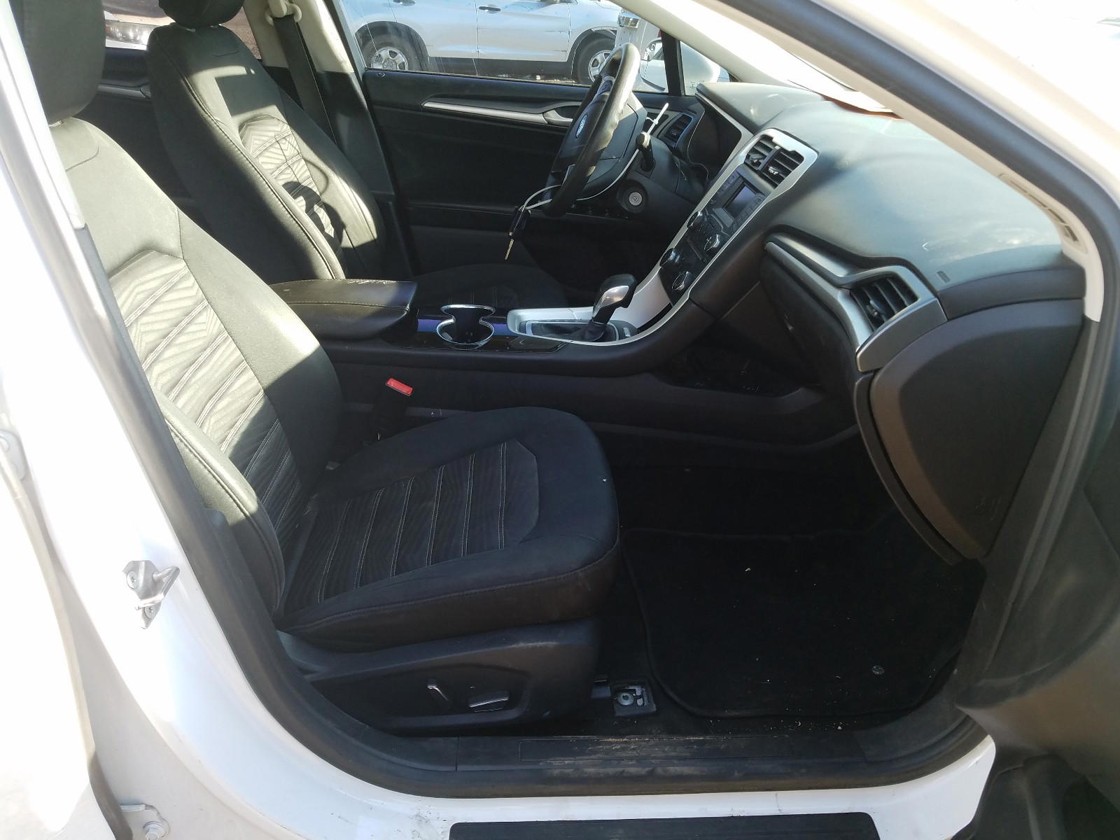 Photo 5 from auction – 2016 FORD FUSION SE with VIN 3FA6P0H79GR133606