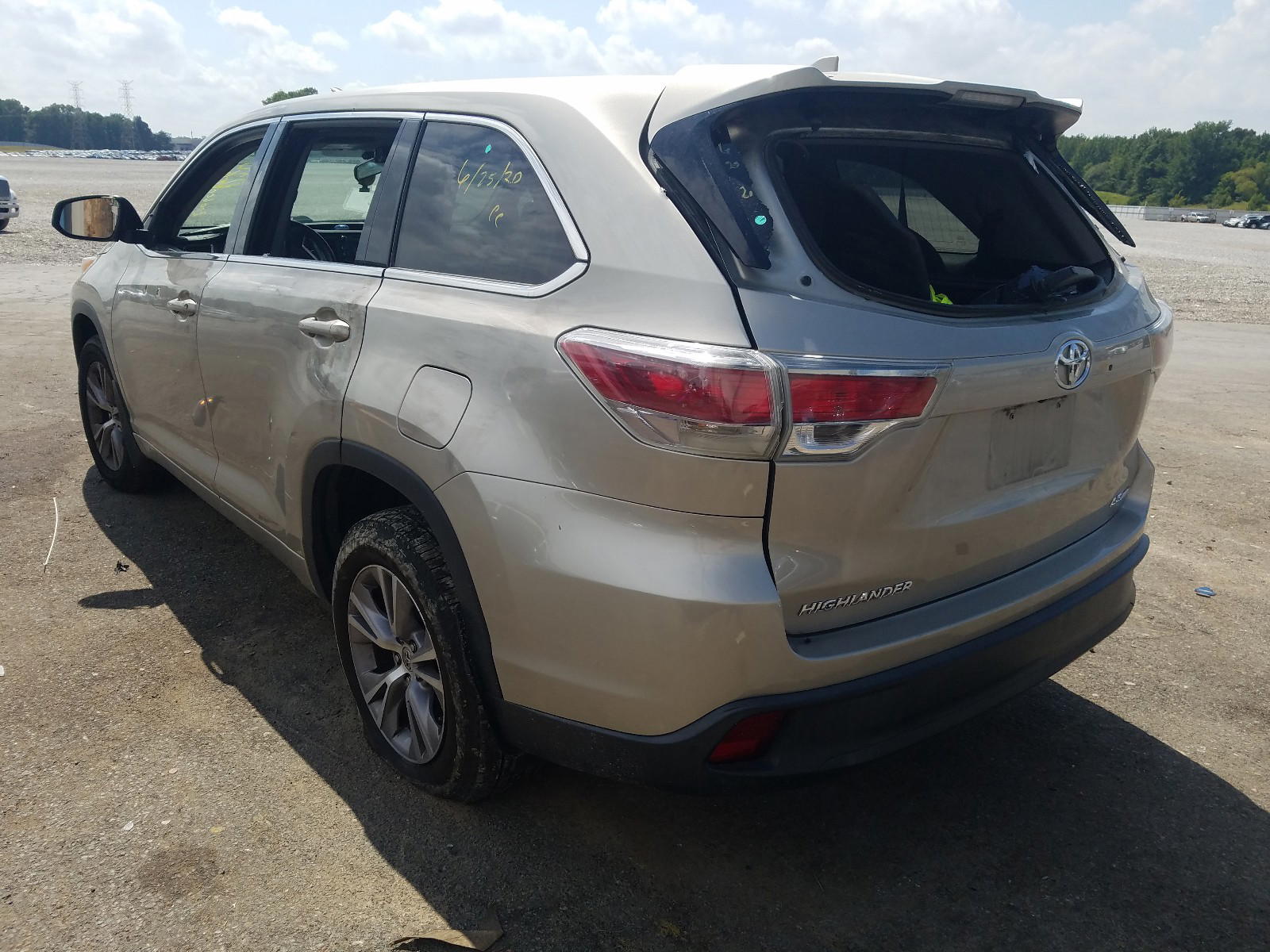 Photo 3 from auction – 2014 TOYOTA HIGHLANDER with VIN 5TDBKRFH9ES041333