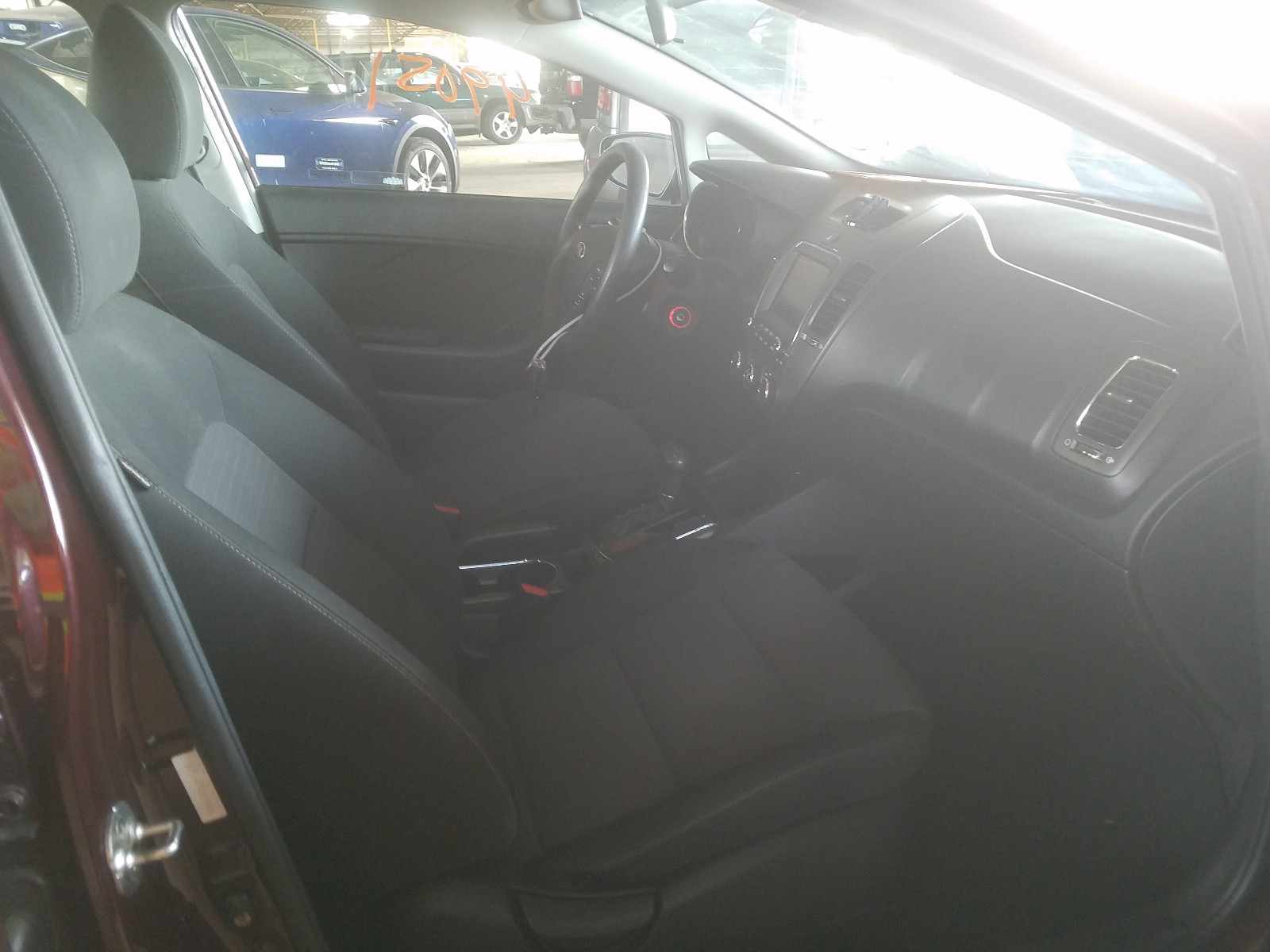 Photo 5 from auction – 2018 KIA FORTE LX with VIN 3KPFL4A79JE190488
