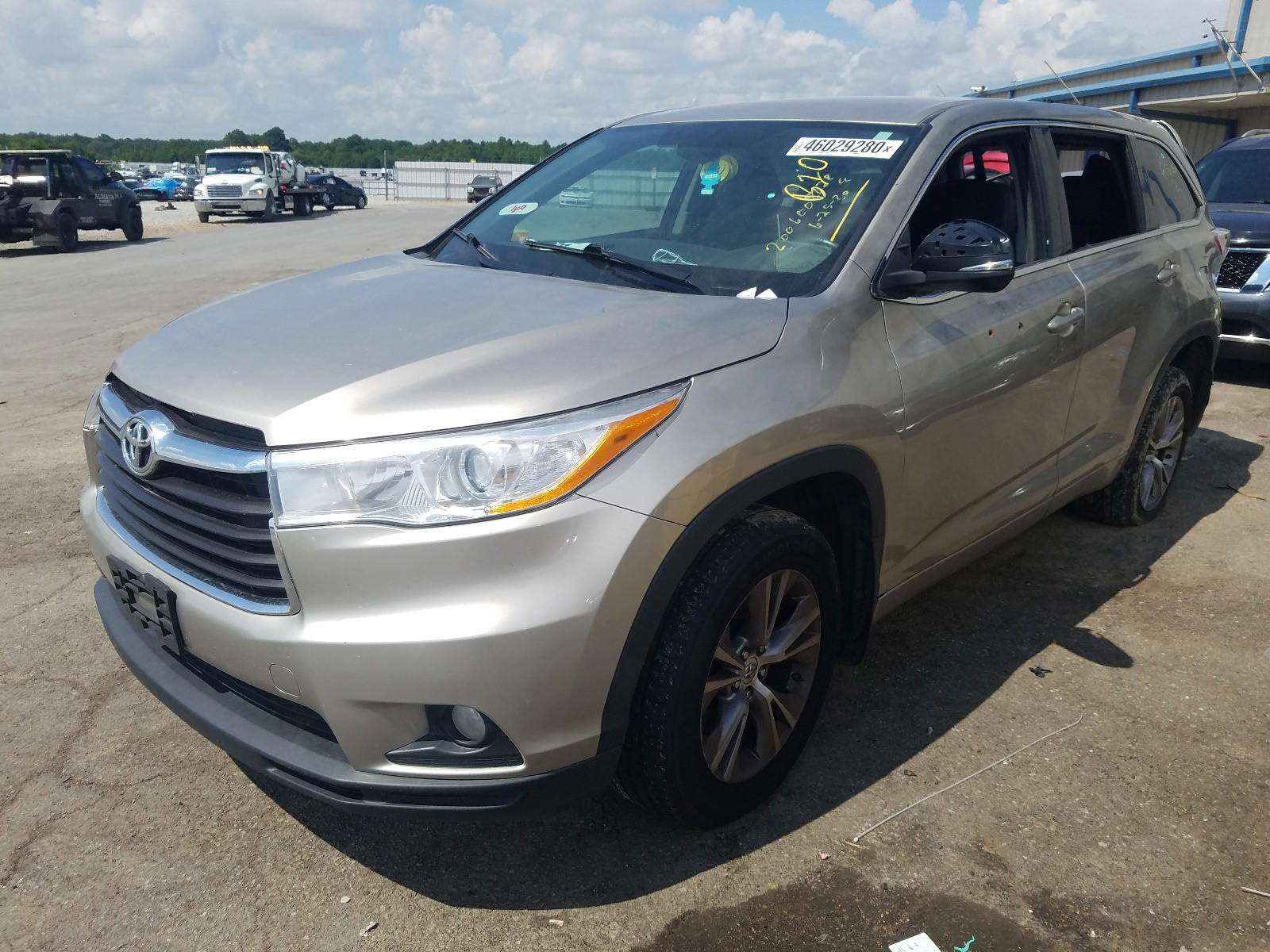Photo 2 from auction – 2014 TOYOTA HIGHLANDER with VIN 5TDBKRFH9ES041333