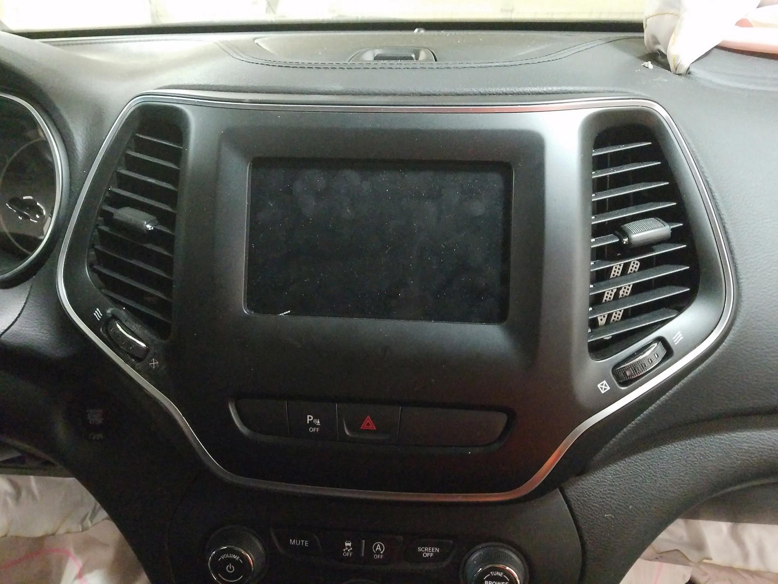 Photo 9 from auction – 2019 JEEP CHEROKEE L with VIN 1C4PJMLB3KD303205