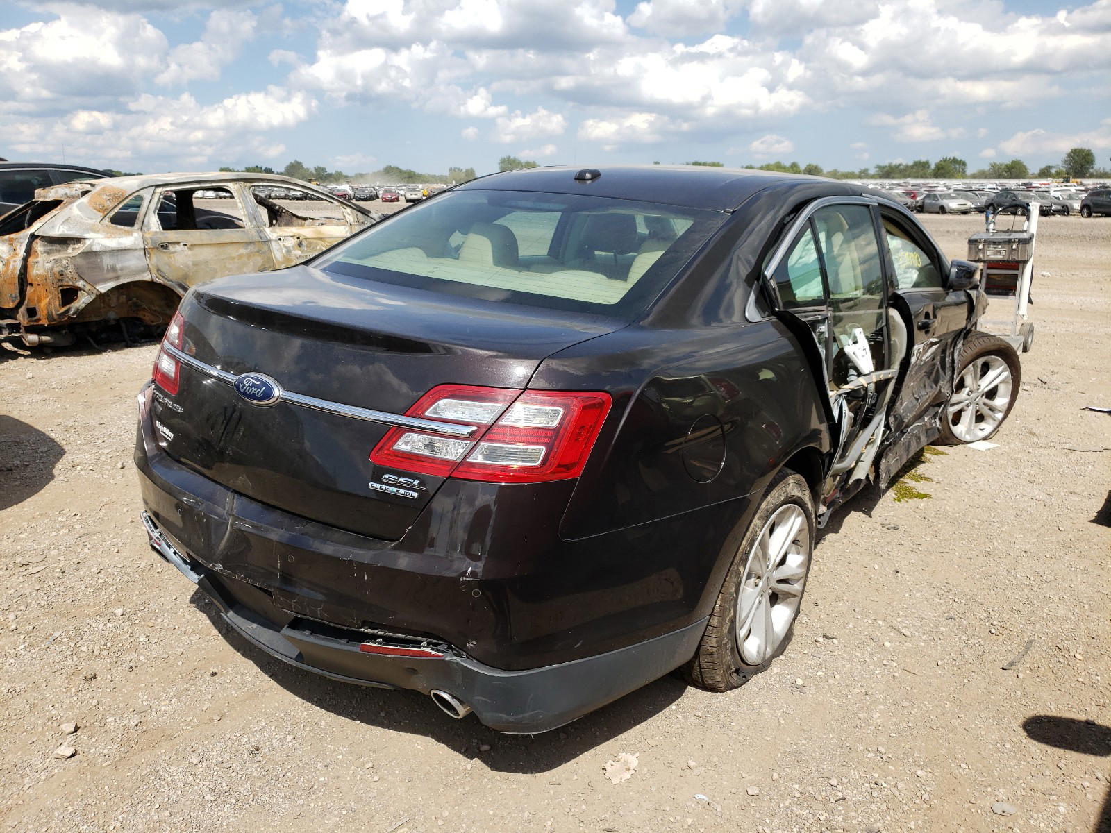 Photo 4 from auction – 2013 FORD TAURUS SEL with VIN 1FAHP2E86DG144230