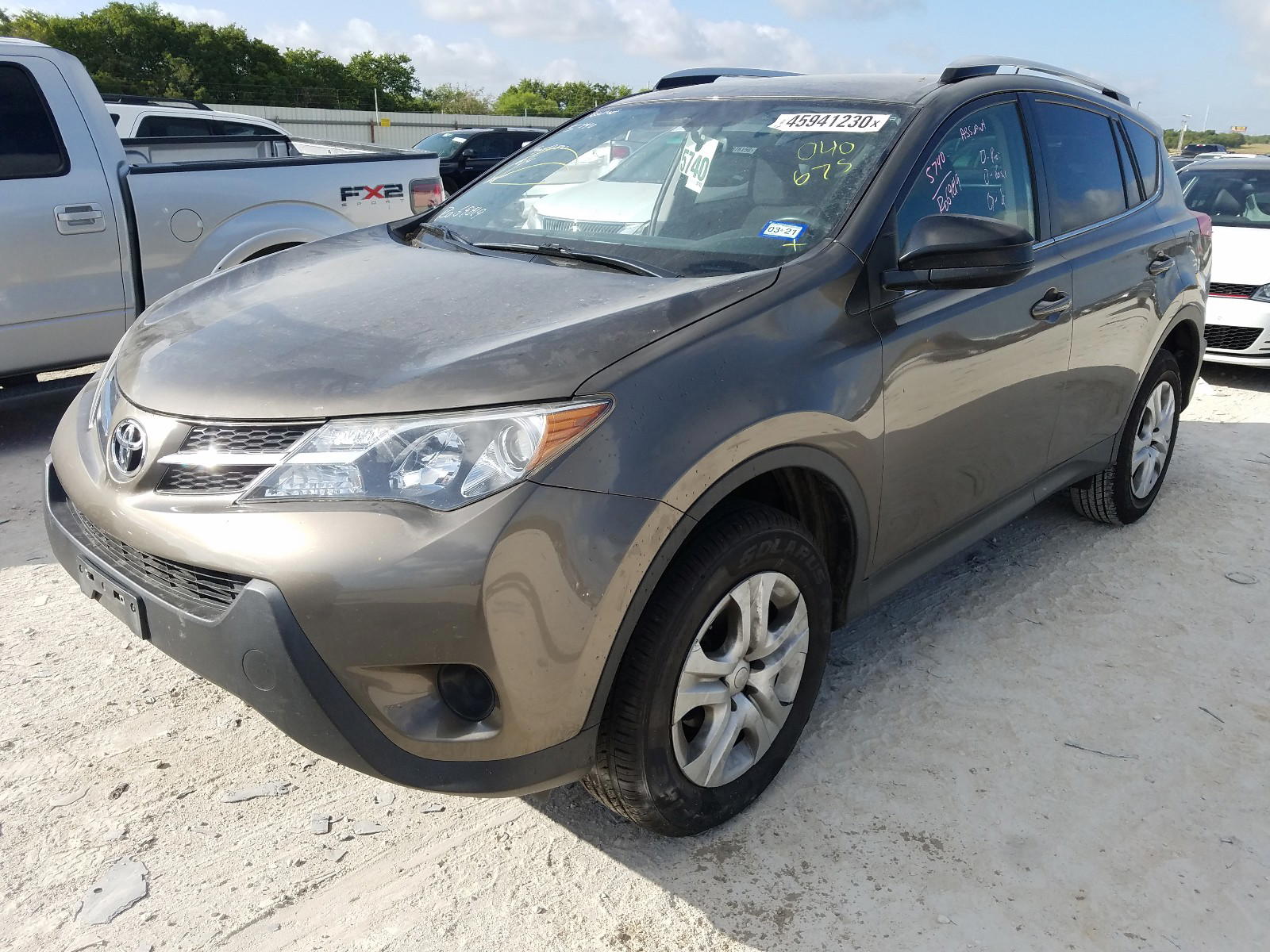 Photo 2 from auction – 2014 TOYOTA RAV4 LE with VIN JTMZFREV2ED040675