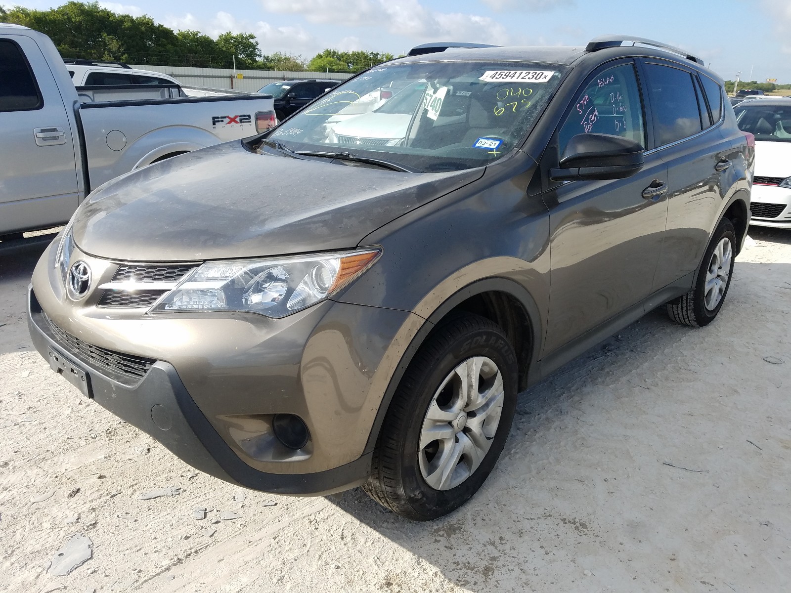 Zdjęcie 2 z aukcji – 2014 TOYOTA RAV4 LE z VIN JTMZFREV2ED040675