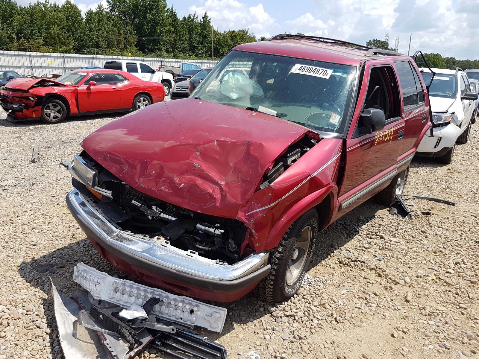 Photo 2 from auction – 2000 CHEVROLET BLAZER with VIN 1GNCS13W9Y2148703