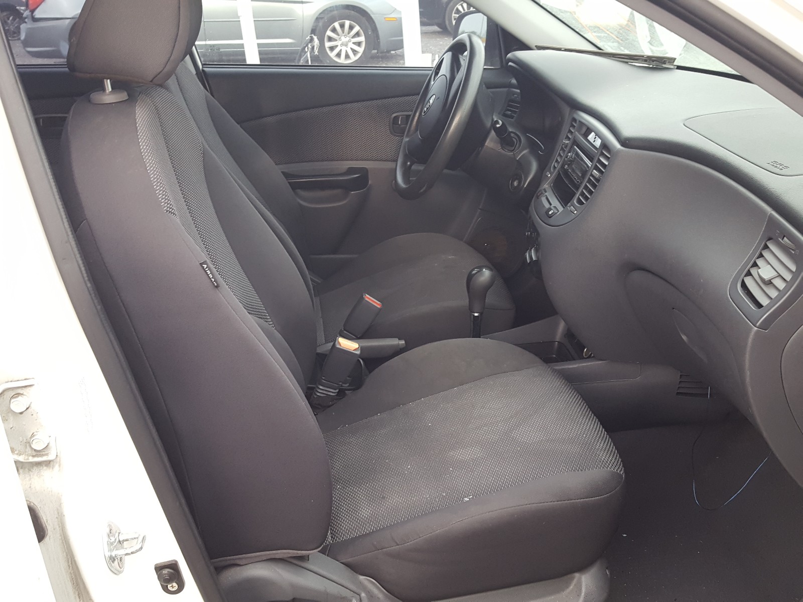 Foto 5 de la subasta – 2010 KIA RIO LX con VIN KNADH4A35A6624172
