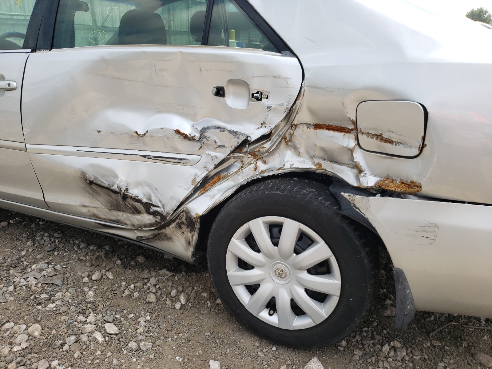 Photo 9 from auction – 2005 TOYOTA CAMRY LE with VIN 4T1BE32K45U385925